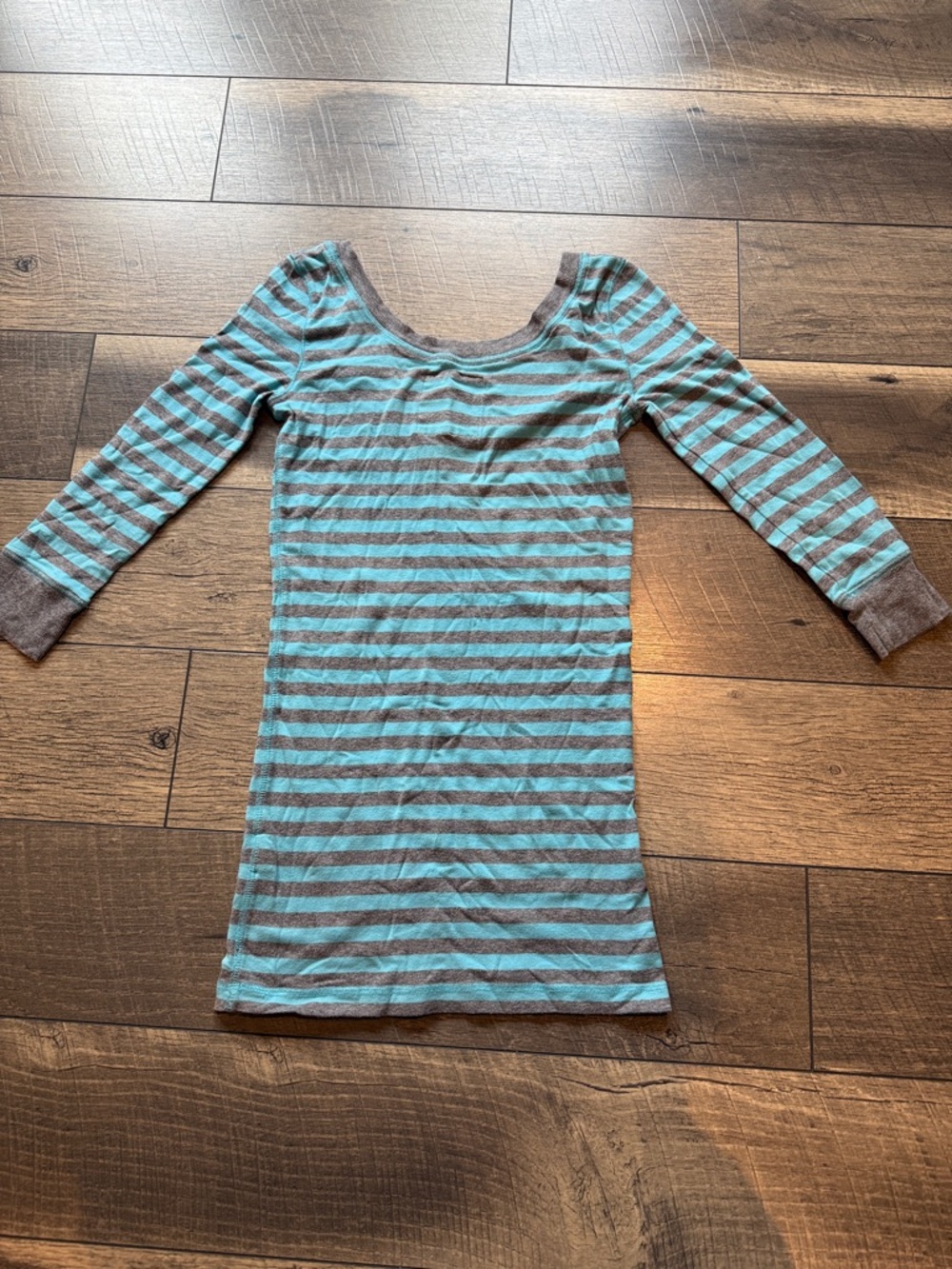 Hollister Light Blue & Gray Striped V-Neck Long Sleeve Tee - Picture 8 of 8